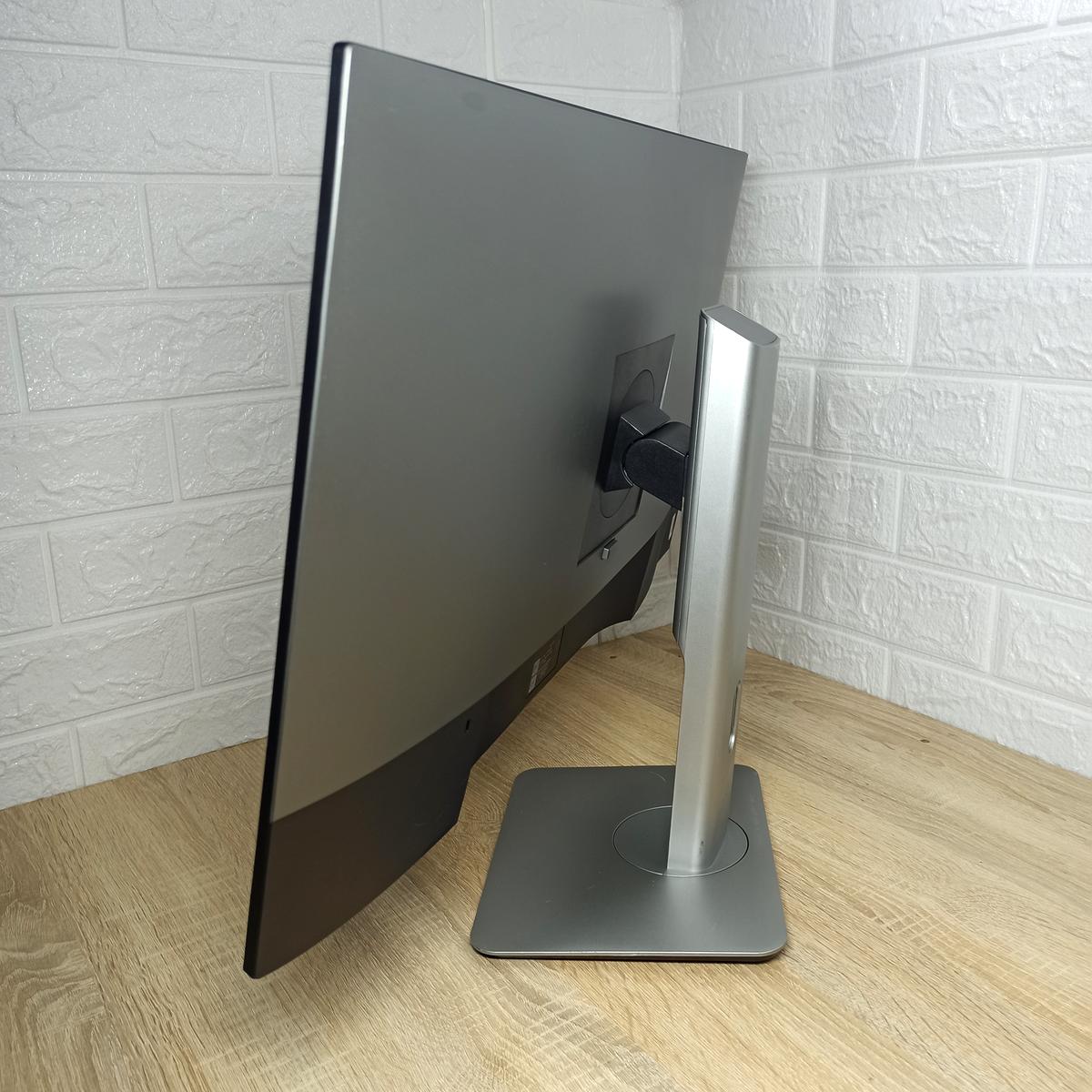 Монитор б/у 27" Dell U2719D 2