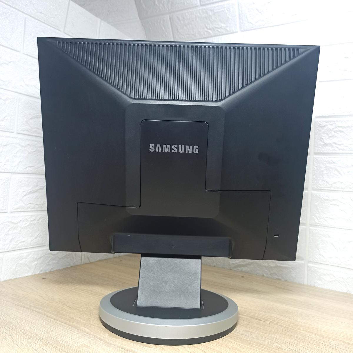 Монитор б/у 19" Samsung SyncMaster 940N 3