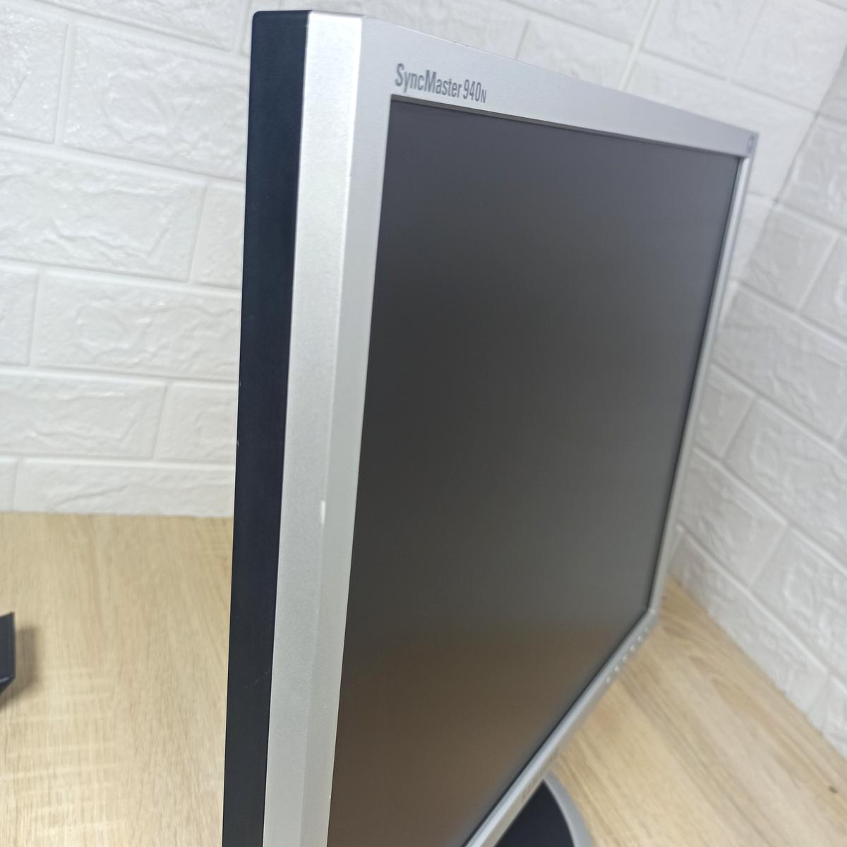 Монитор б/у 19" Samsung SyncMaster 940N 2