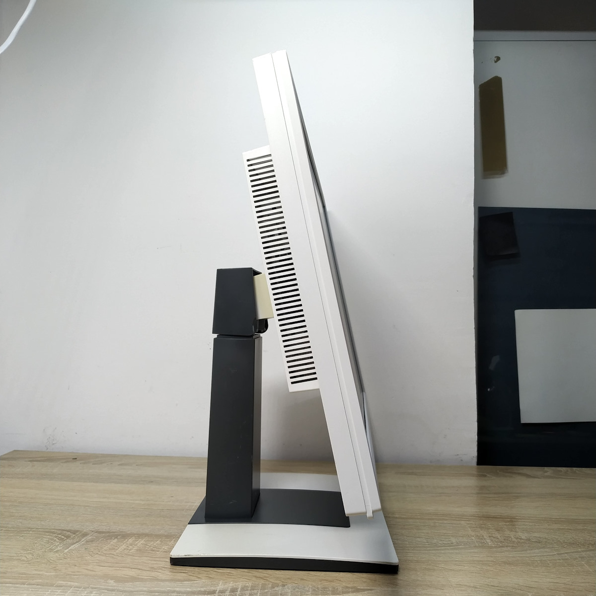 Монитор б/у 22" Fujitsu B22w-5 в магазине Angar.kh.ua 3 