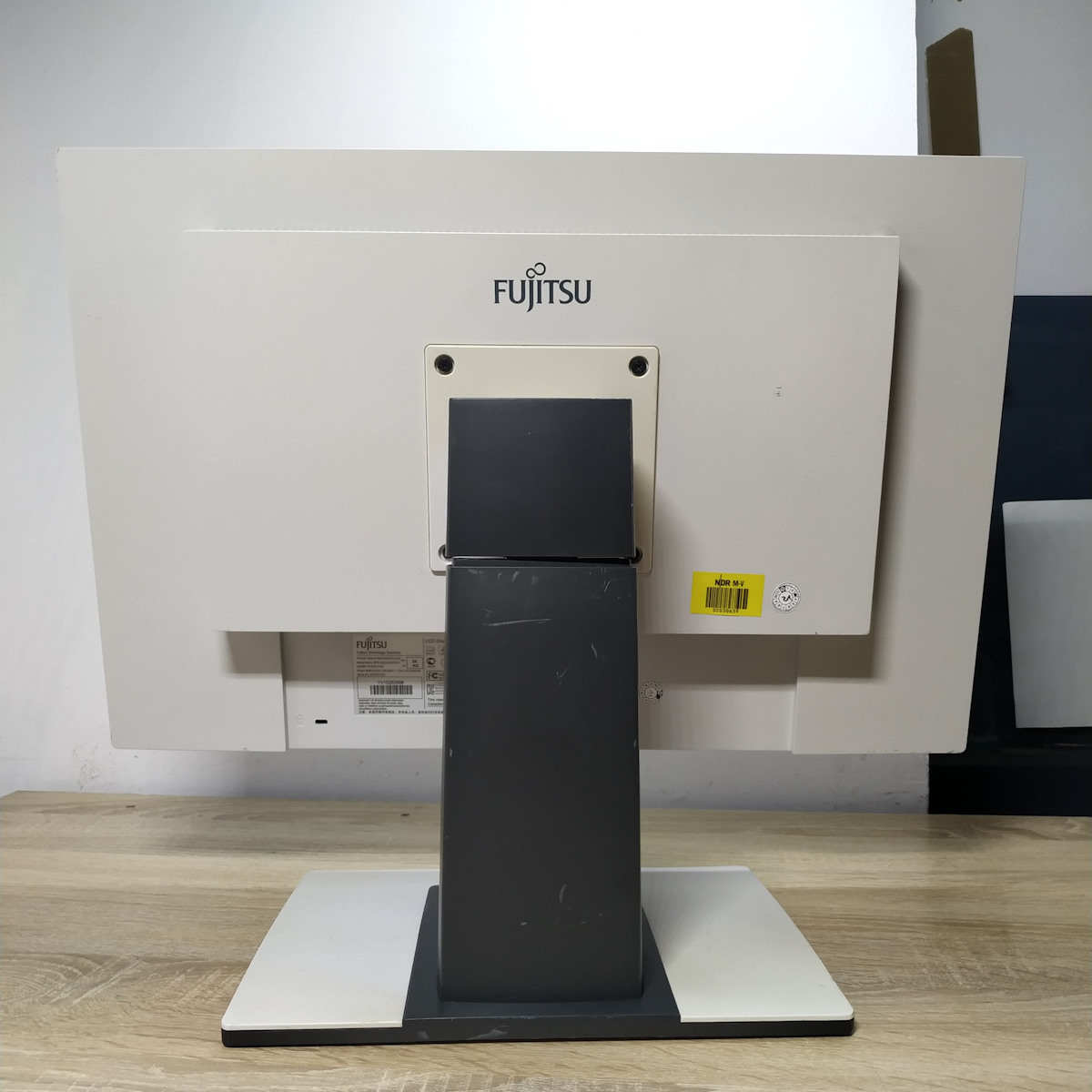 Монитор б/у 22" Fujitsu B22w-5 в магазине Angar.kh.ua 4 