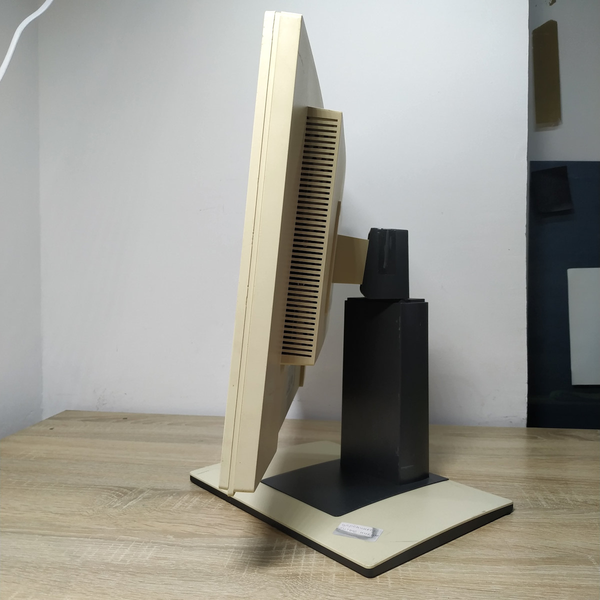 Монитор б/у 22" Fujitsu B22w-5 в магазине Angar.kh.ua 3 