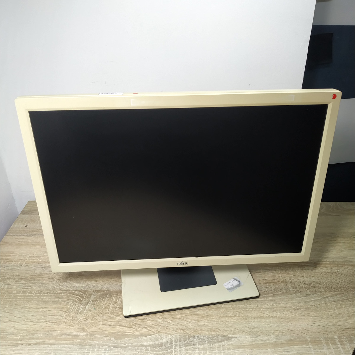 Монитор б/у 22" Fujitsu B22w-5 в магазине Angar.kh.ua 2 