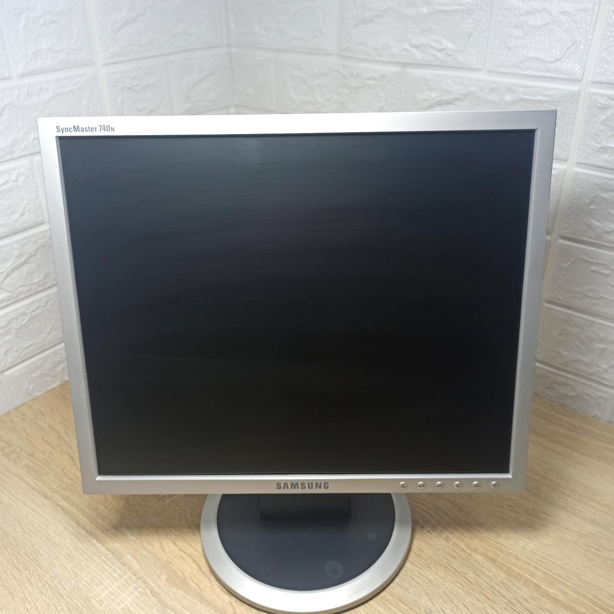 Монитор б/у 17" Samsung 740N 1