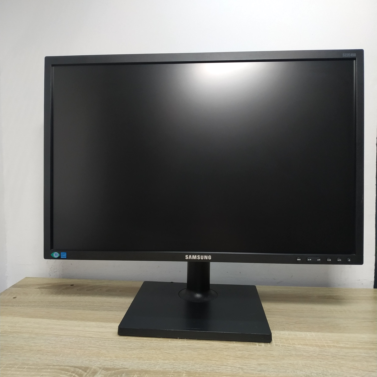 Монитор б/у 22" Samsung S22Е450BW 1 