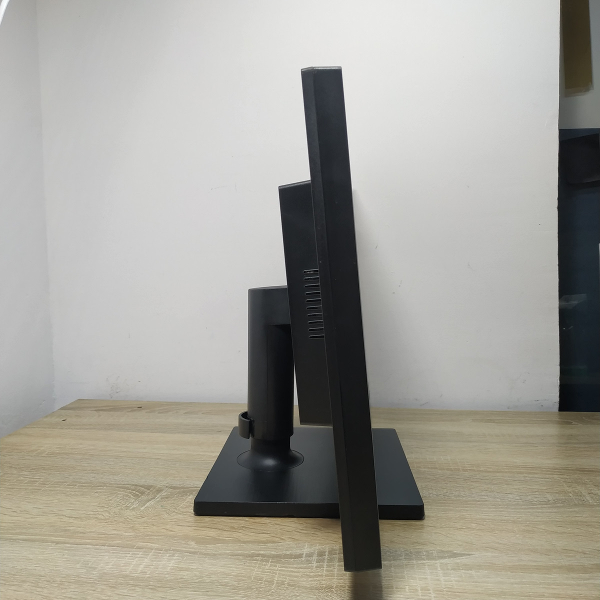 Монитор б/у 22" Samsung S22Е450BW 4 