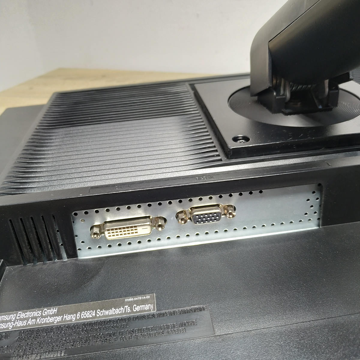 Монитор б/у 22" Samsung S22Е450BW в магазине Angar.kh.ua 8 