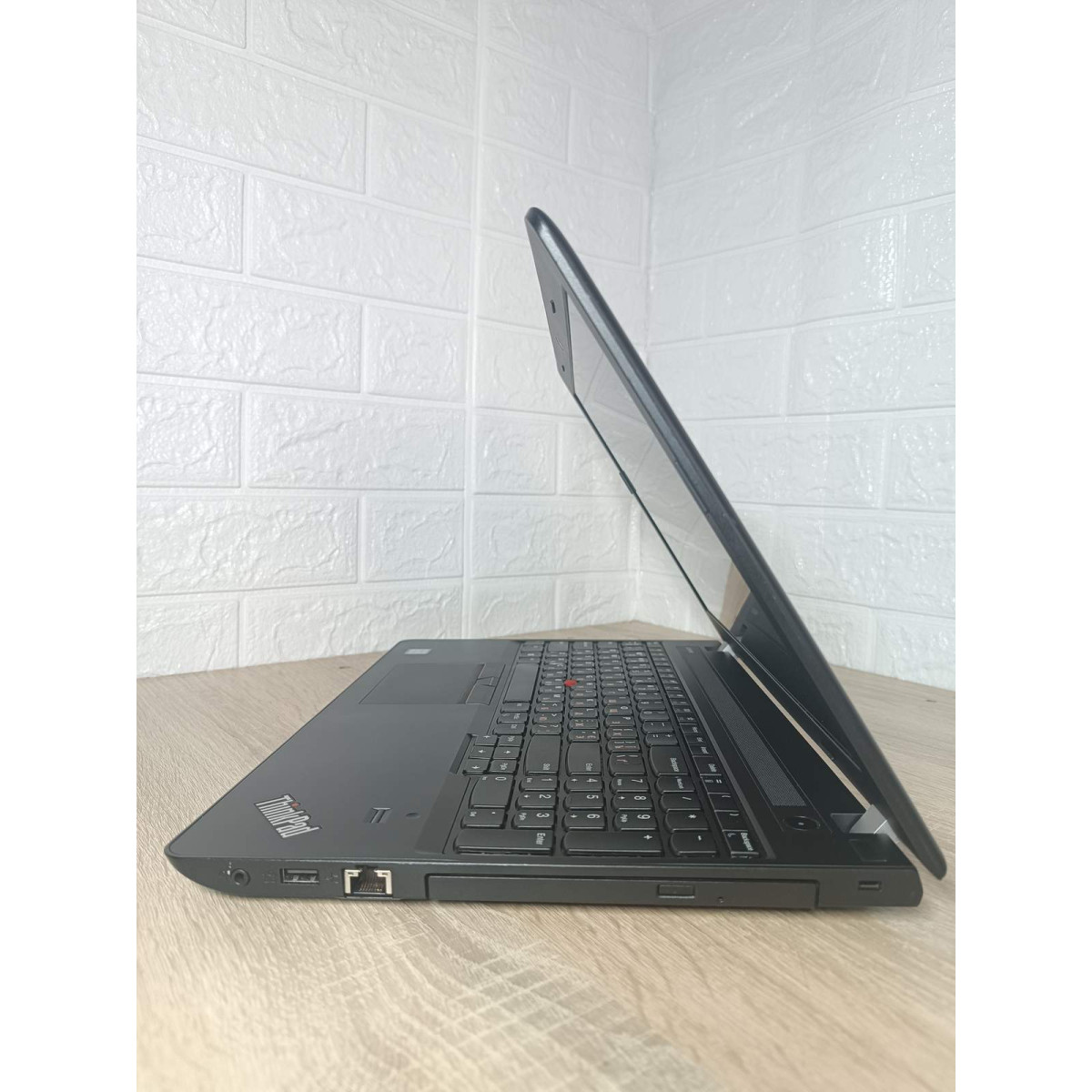 Ноутбук б/в Lenovo ThinkPad E570 2