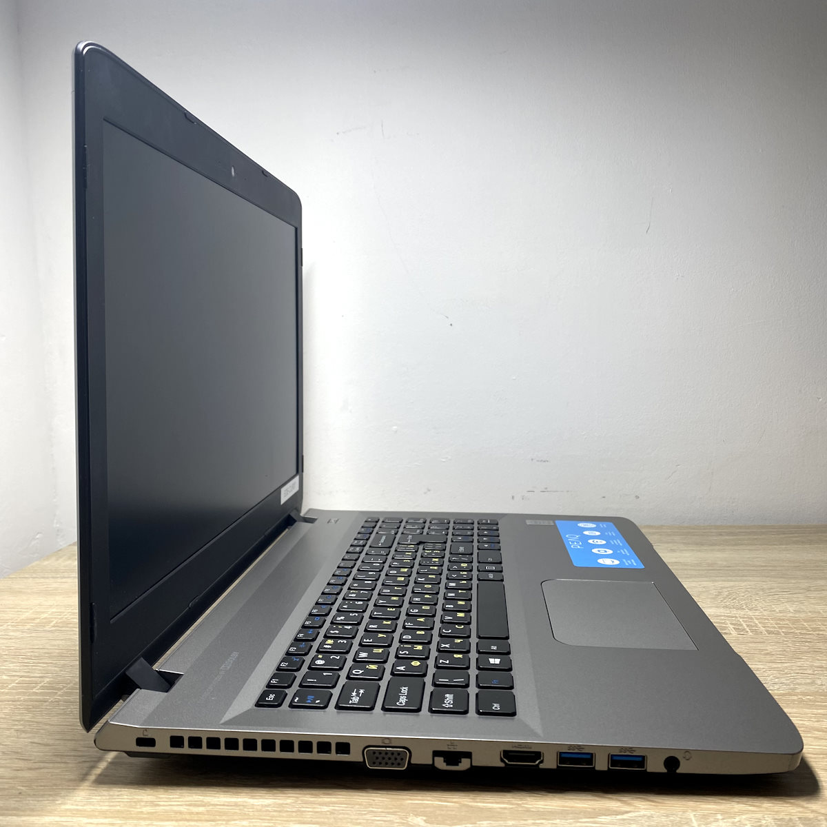 Ноутбук б/у Medion PEAQ PNB C1015 2